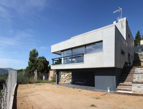 Casa construÃ¯da amb panells prefabricats